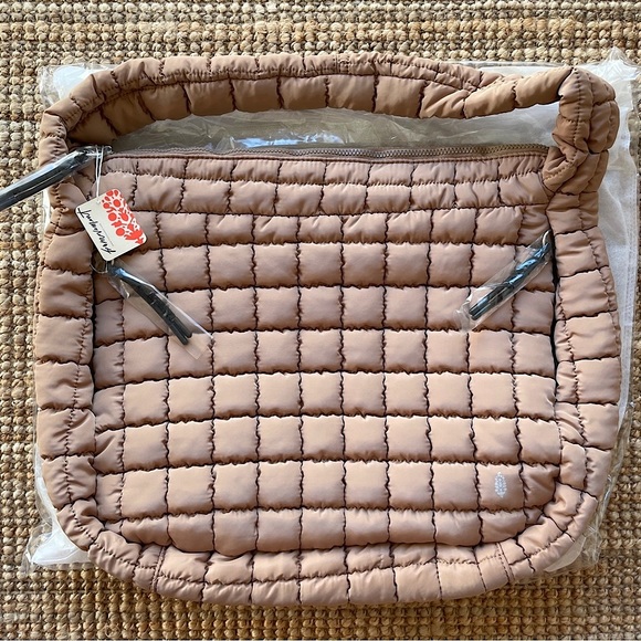 1 LEFT ✨NEW Free People FP Movement Quilted Carryall In Desert Sands - Picture 9 of 11